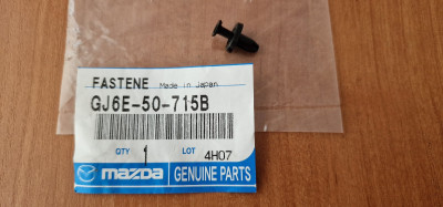 Кліпса кріплення MAZDA GJ6E-50-715B Кліпса кріплення MAZDA GJ6E-50-715B