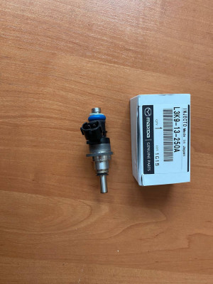 Форсунка паливна Mazda L3K9-13-250A Форсунка паливна Mazda L3K9-13-250A