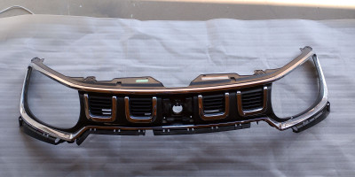 72110-73S00-C48 Решітка радіатора в зборі Suzuki Ignis, б/в 72110-73S00-C48 Решітка радіатора в зборі Suzuki Ignis, б/в