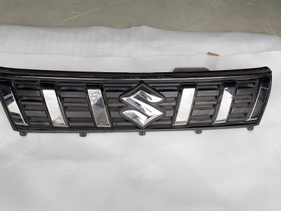 72110-86R00-DHW Решітка верхня Suzuki Vitara, б/в 72110-86R00-DHW Решітка верхня Suzuki Vitara, б/в