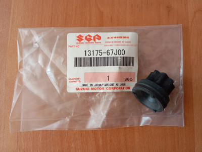 13175-67J00 Втулка кришки двигуна Suzuki Grand Vitara Втулка кришки двигуна Suzuki 13175-67J00