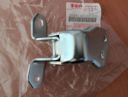 Петля двері нижня передня ліва 69340-68LA0-000 Suzuki