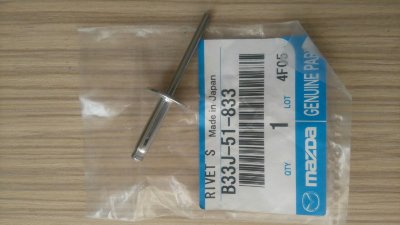 Крепление бампера, заклепка Mazda B33J-51-833 Крепление бампера, заклепка Mazda B33J-51-833
