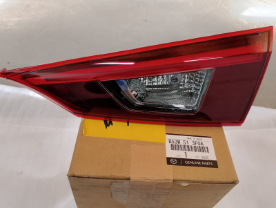 B53W-51-3F0A Ліхтар задній внутрішній правий Mazda 3 B53W-51-3F0A Ліхтар задній внутрішній правий Mazda 3