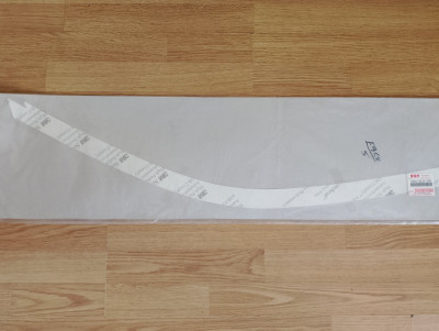 Наліпка передньої лівої двері 83922-65J01-0CB Suzuki Grand Vitara Наліпка передньої лівої двері 83922-65J01-0CB Suzuki Grand Vitara